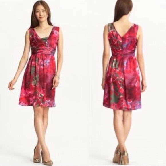 Banana Republic Silk Dress Sleeveless V Neck Fit Flare Watercolor Red Pink Sz 2 - Picture 1 of 9